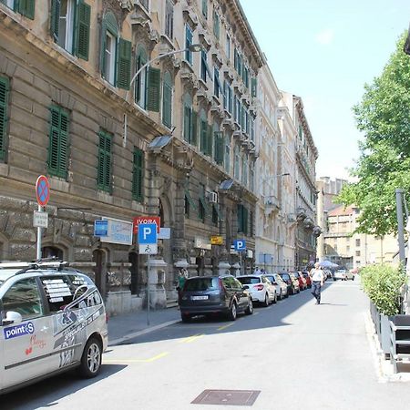 Cozy Apartment In Center Of Rijeka Luaran gambar