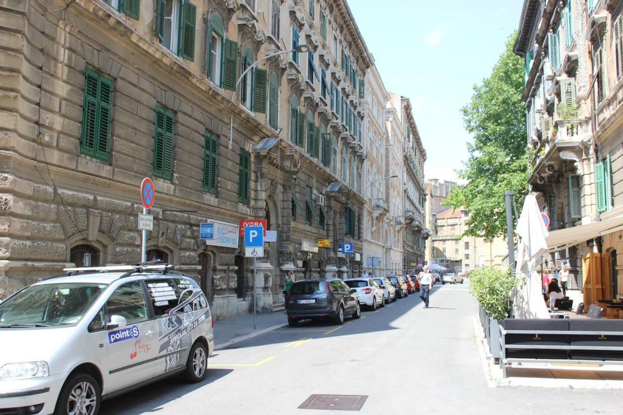 Cozy Apartment In Center Of Rijeka Luaran gambar